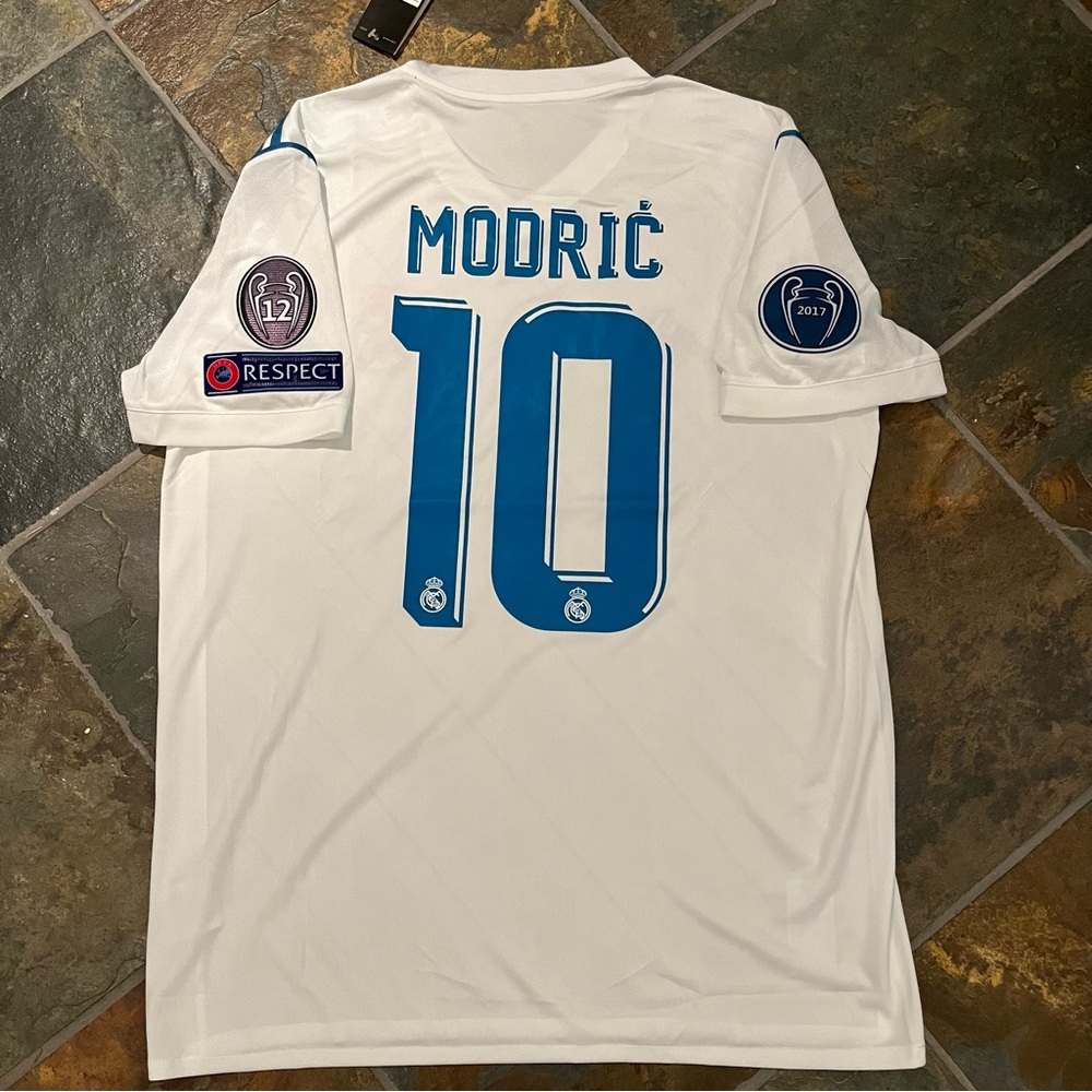 Modric #10 Real Madrid 17/18 Home Jersey